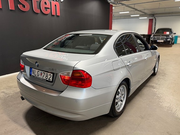 BMW 320i 3 of 10