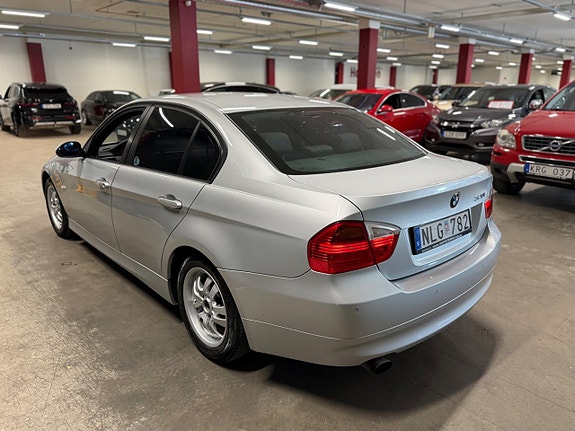 BMW 320i 5 of 10