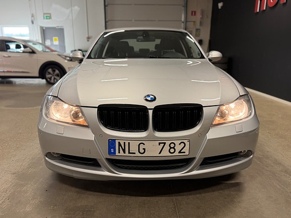 BMW 320i 7 of 10