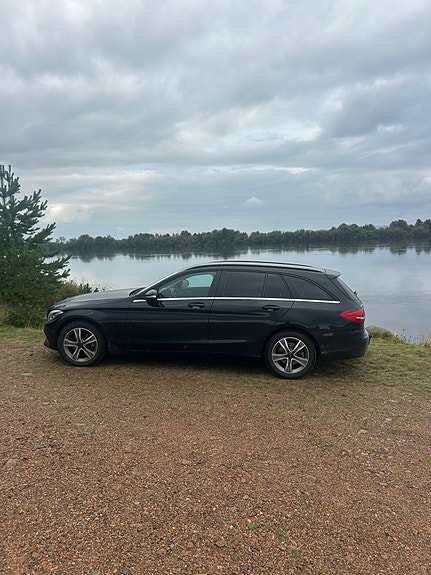 Mercedes-Benz C220 4 of 6