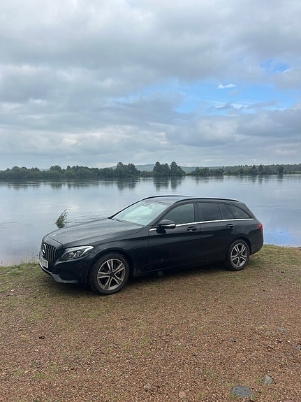 Mercedes-Benz C220 3 of 6