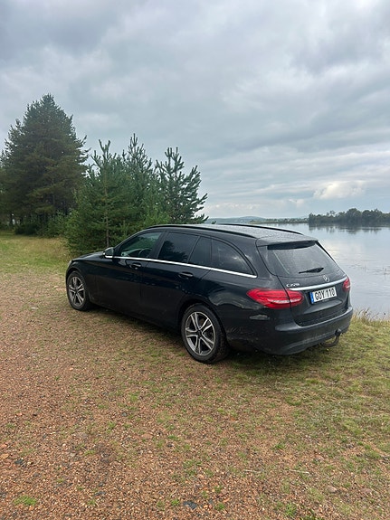 Mercedes-Benz C220 5 of 6