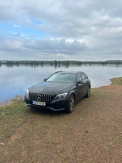 Mercedes-Benz C220 2 of 6