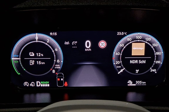 Volkswagen Caddy Maxi 14 of 16