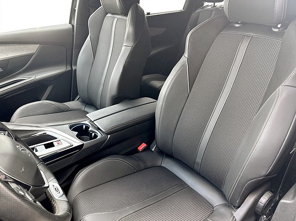 Peugeot 5008 5 of 17
