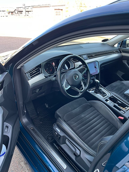 Volkswagen Passat 4 of 9