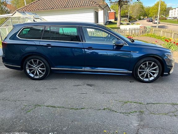 Volkswagen Passat 2 of 9