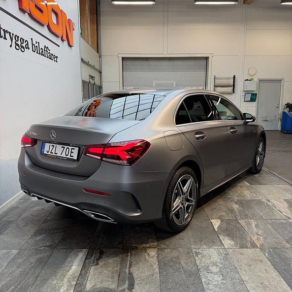 Mercedes-Benz A250 e 4 of 11