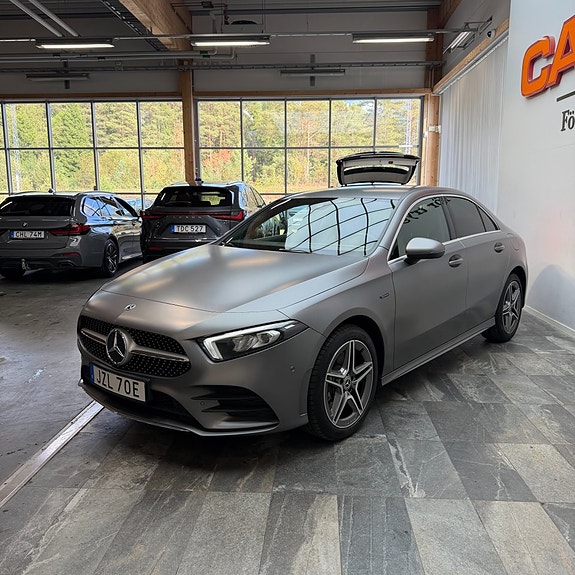 Mercedes-Benz A250 e 5 of 11
