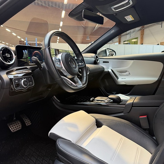 Mercedes-Benz A250 e 8 of 11