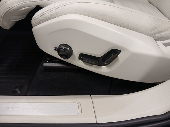 Volvo XC60 11 of 14