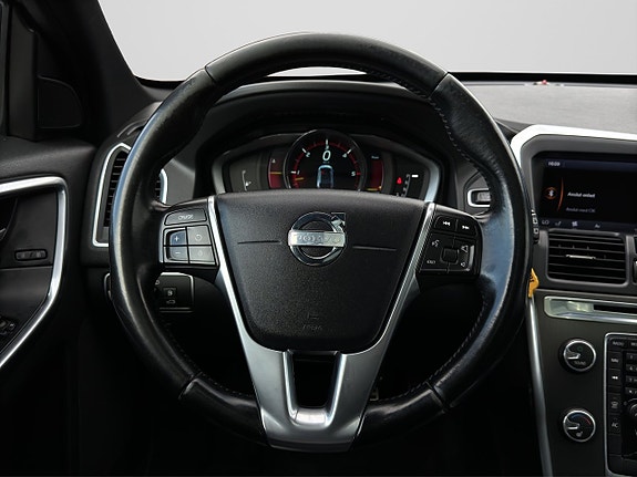 Volvo XC60 14 of 28