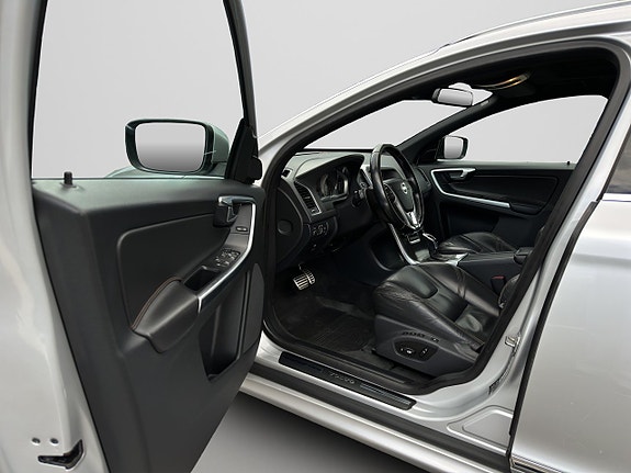 Volvo XC60 7 of 28
