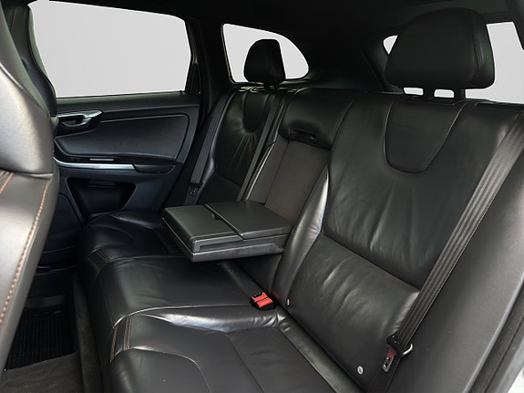 Volvo XC60 23 of 28