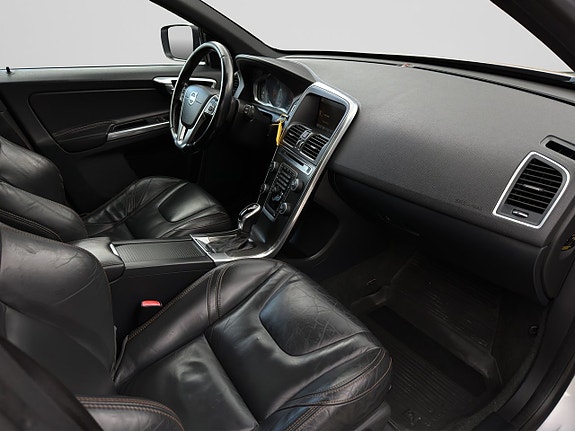 Volvo XC60 12 of 28
