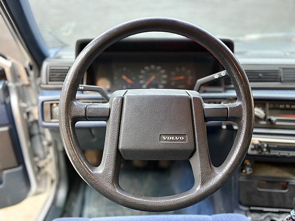 Volvo 740 13 of 17