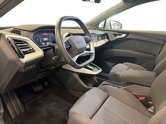 Audi Q4 e-tron 6 of 12