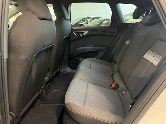 Audi Q4 e-tron 12 of 12