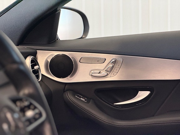 Mercedes-Benz C300 19 of 19
