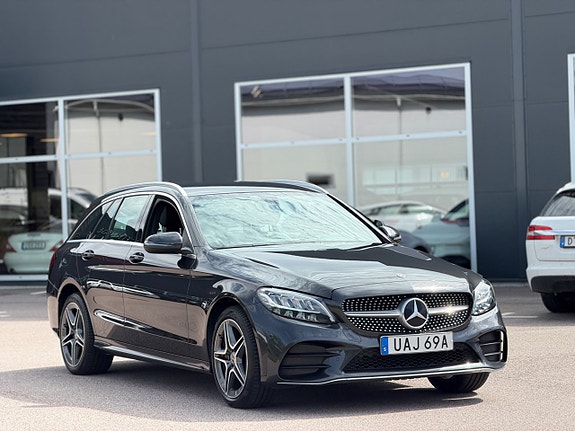 Mercedes-Benz C300 4 of 19
