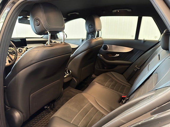 Mercedes-Benz C300 9 of 19