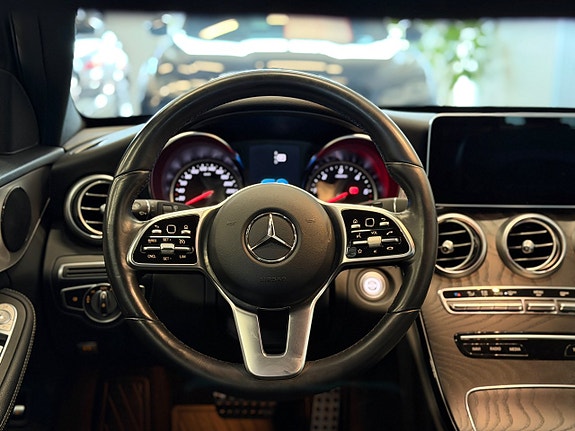 Mercedes-Benz C300 11 of 19