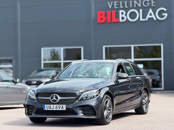 Mercedes-Benz C300 2 of 19