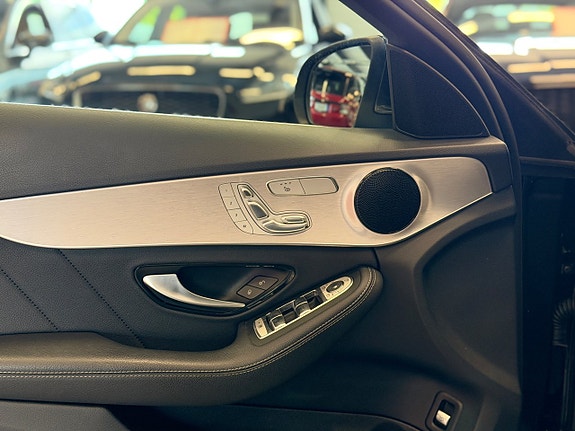 Mercedes-Benz C300 18 of 19