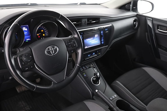 Toyota Auris 12 of 30