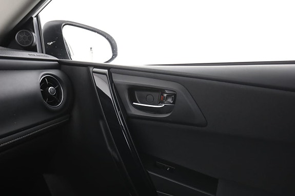 Toyota Auris 29 of 30