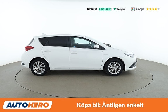 Toyota Auris 7 of 30