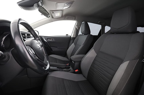 Toyota Auris 11 of 30