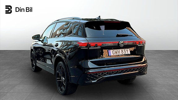 Volkswagen Tiguan 3 of 23
