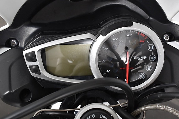 Triumph Street Triple R 675 ABS Nyservad 7 of 18