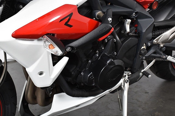 Triumph Street Triple R 675 ABS Nyservad 12 of 18