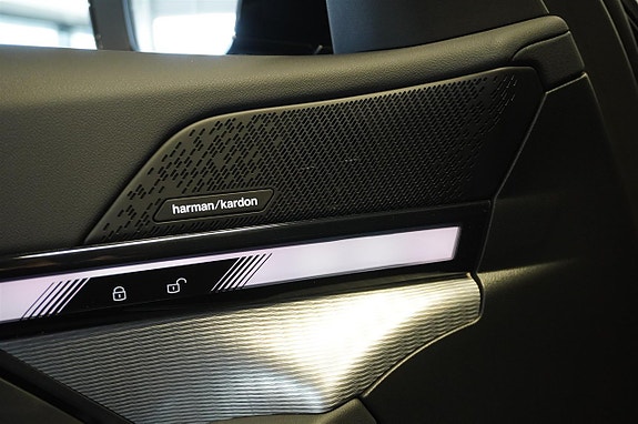 BMW i5 11 of 23