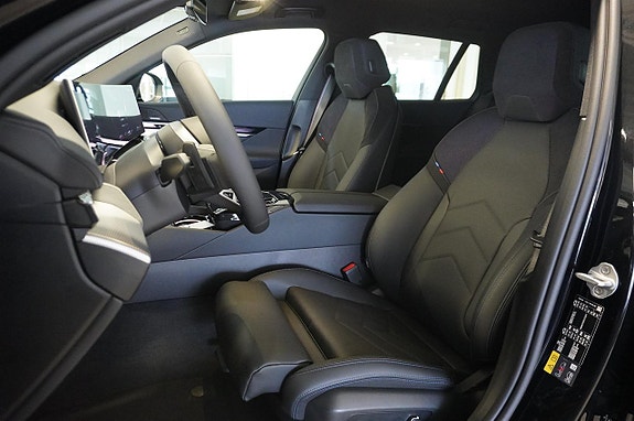 BMW i5 7 of 23