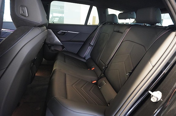 BMW i5 9 of 23