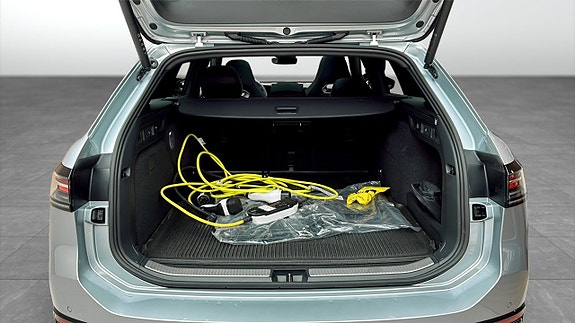 Volkswagen Passat 12 of 18