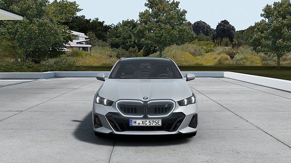 BMW i5 3 of 13