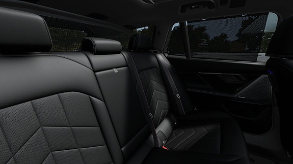 BMW i5 11 of 13