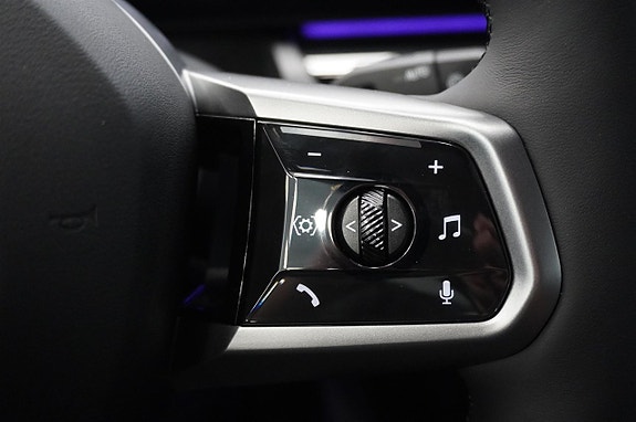 BMW i5 12 of 18
