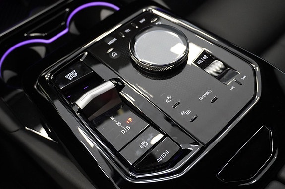 BMW i5 9 of 18