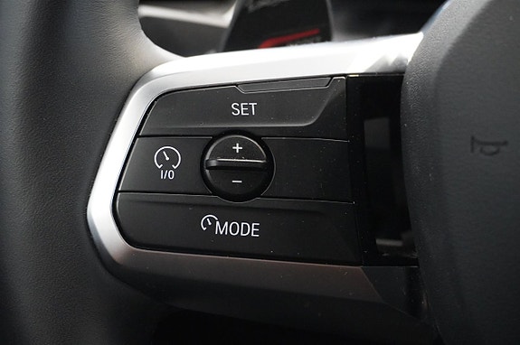 BMW iX2 11 of 17