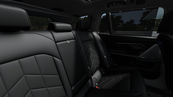 BMW i5 11 of 13