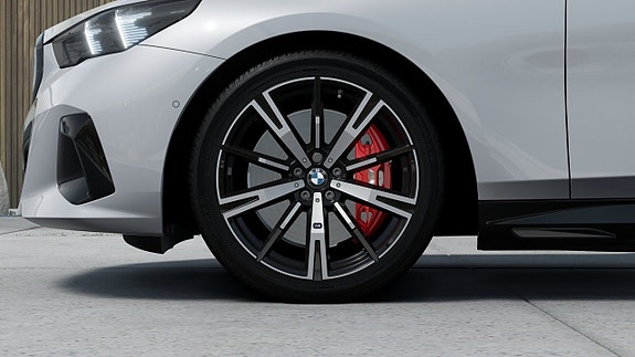 BMW i5 7 of 13