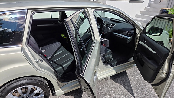Subaru Legacy 5 of 7