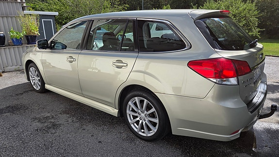 Subaru Legacy 3 of 7