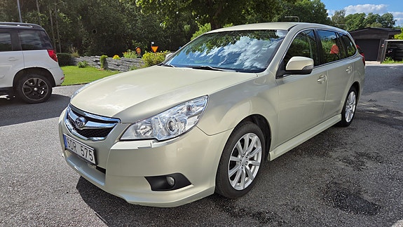 Subaru Legacy 4 of 7