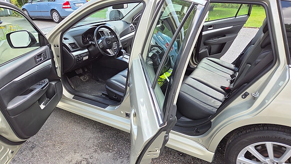 Subaru Legacy 6 of 7